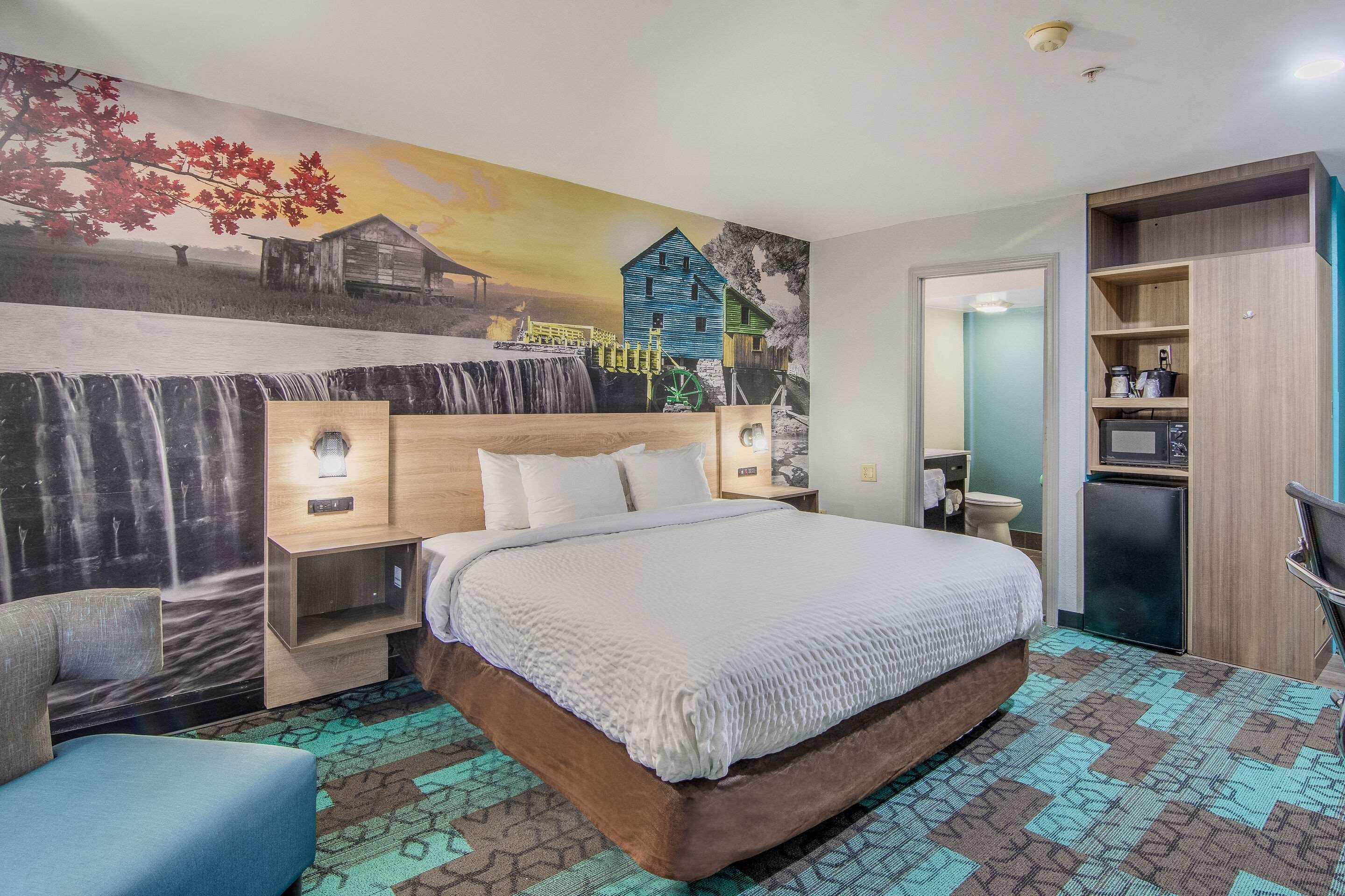 Hotel Clarion Pointe - Raleigh North 2*
