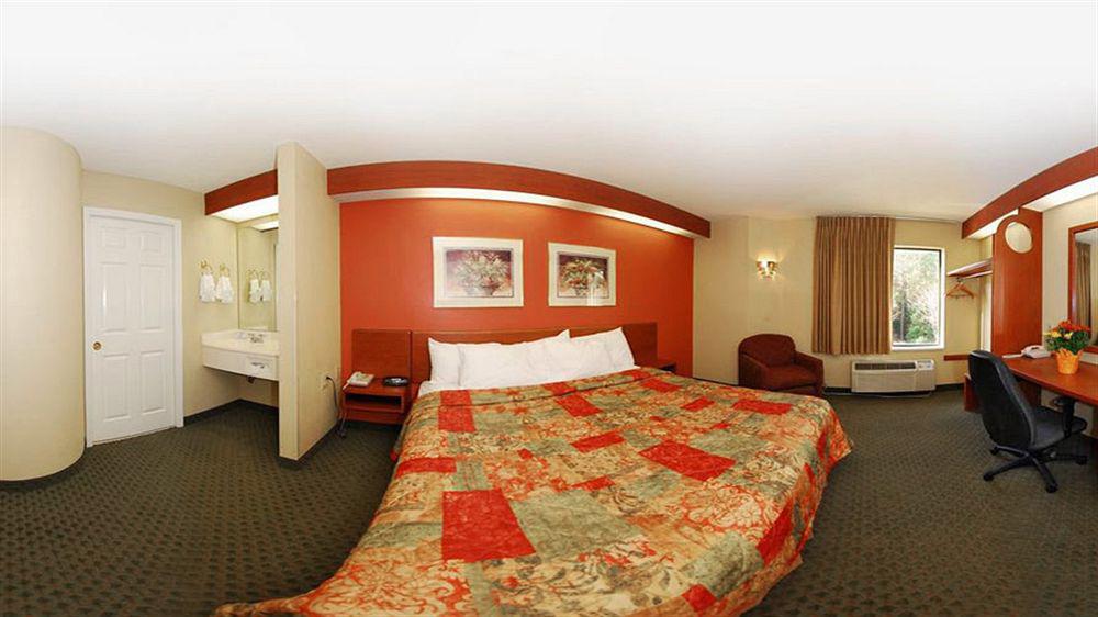 Hotel Clarion Pointe - Raleigh North